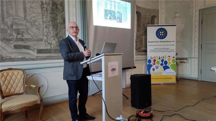 Vortrag von Dieter Ohm, dem Vorsitzenden des Vereins Meckenheimer Stadtmuseum zum Thema der Hexenverfolgung im 17. Jahrhundert im damaligen Amt Rheinbach.  Fotos: privat