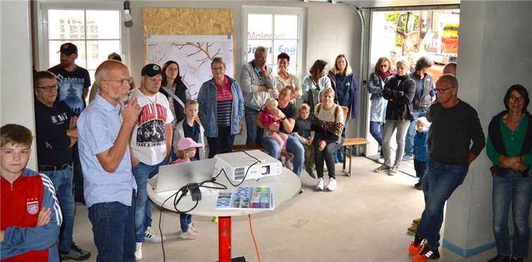 Vortrag von Hans-Peter Ewens zur aktuellen Starkregensituation in Goldscheid. 