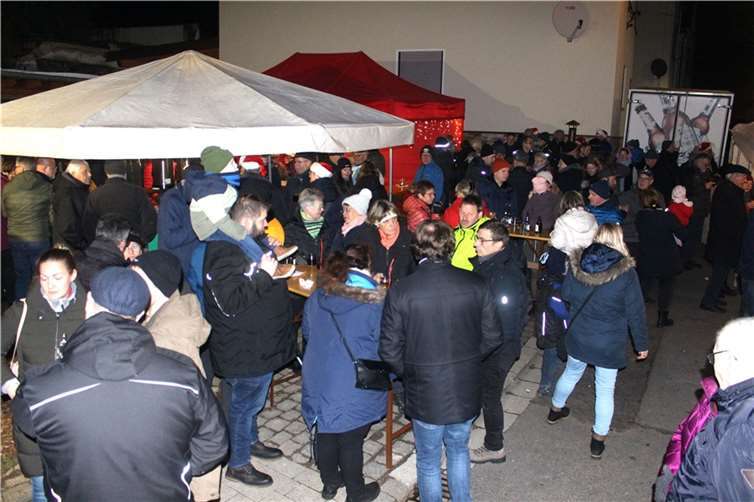 Vorweihnachtliche Stimmung am Viedeler Bur. Fotos: privat