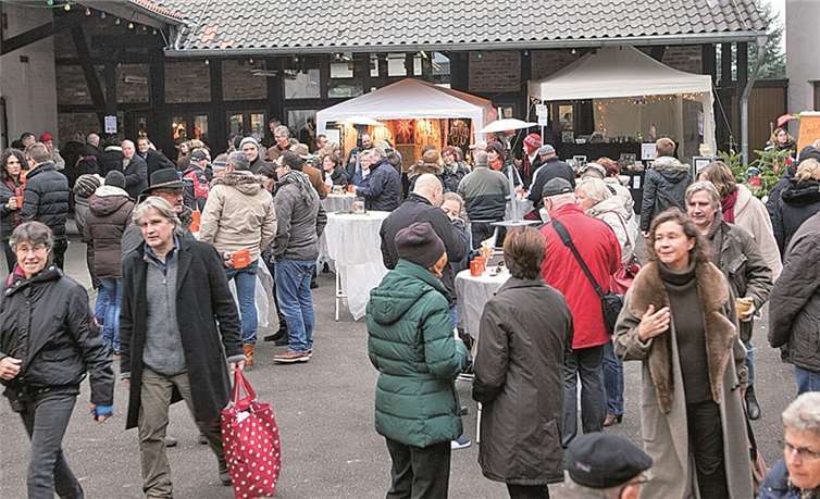 Vorweihnachtliche Stimmung kam auf im Innenhof des Ließemer Köllenhofs beim vorweihnachtlichen Straßenfest der Gemeinschaft der Ließemer Dorfvereine. JOST
