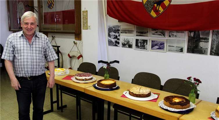 Vorzitzender Klaus Lang begrüßt die Gäste und eröffnete das Kuchenbuffet. Geländerverein