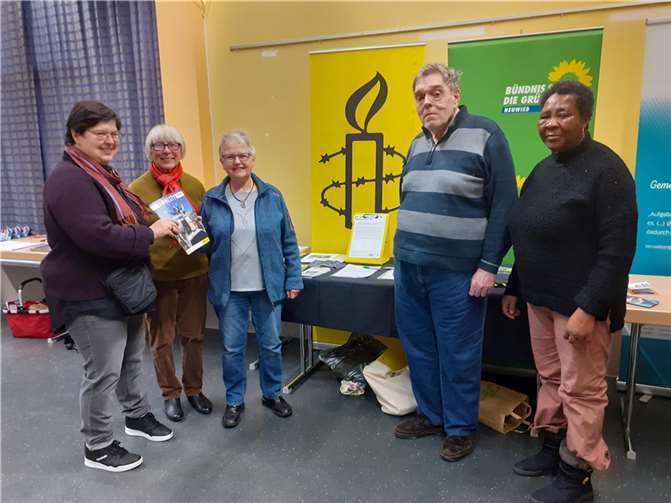 (V.r.): Celine Amesse, Manfred Kirsch, Theresia Knieke, Inge Rockenfeller und Susanne Kudies. Foto: privat