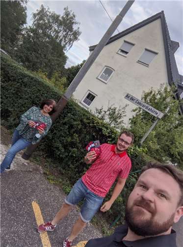 V.r.: Christoph Mohr, Dominik Pretz und Zeynep Begen in Mülhofen.Foto: privat