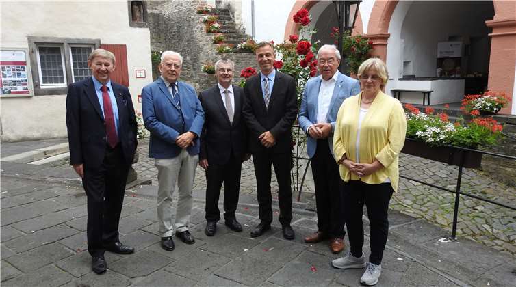 V.r.: Dr. Angela Kaiser - Lahme, GDKE; Minister a.D. Gernot Mittler, Dr. Lars Brocker, Landrat Dr. Alexander Saftig, links außen Initiator der Veranstaltungsreihe Dieter Dierkes. - SOT -