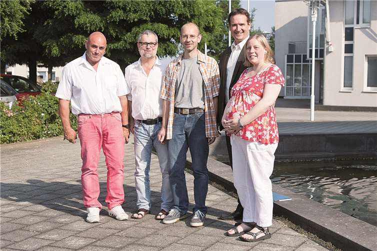 (V.r.) Dr. Sibylle Friedrich (RGZM/VAT), Erster Beigeordneter Thomas Przybylla, Referent Wolfgang Heuschen M.A. (RGZM/Monrepos), Dr. Holger Schaaff und Kuno Menchen (beide RGZM/VAT).B. Streubel/RGZM