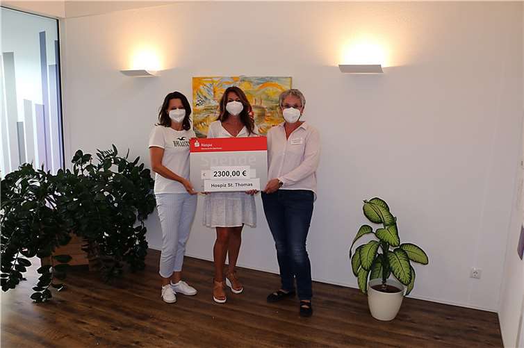 V.r. Eva-Maria Hebgen, Sabine Zühlke u. Petra Neust beim Besuch im Hospiz St. Thomas. Foto: Dernbacher Gruppe Katharina Kasper