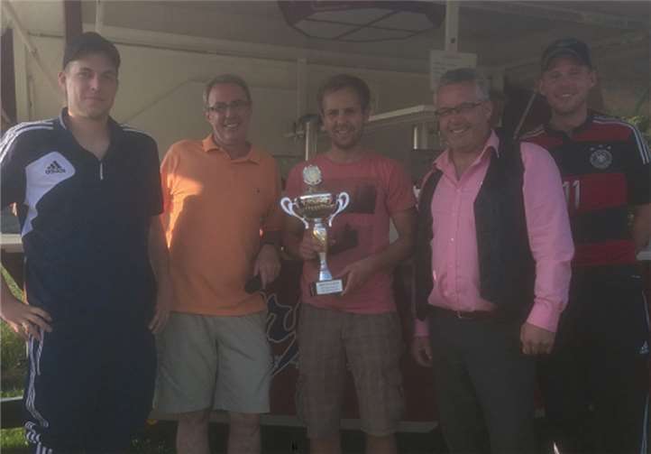 (V.r.) Jens Wilhelmi, SG Düngenheim, Bürgermeister Albert Jung, Tobias Hartmann, SG Vordereifel, Hans-Theo Berenz, SV Laubach, Christian Schug, SV Masburg. Privat