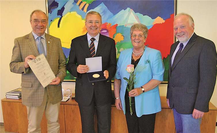 V.r. Karl-Josef Bechtel, Chorverband Rhein-Sieg, Sibille Miesen-Schulz, Chorverband Rhein-Sieg, Landrat Frithjof Kühn, Peter Hennekeuser, Chorverband Rhein-Sieg.
