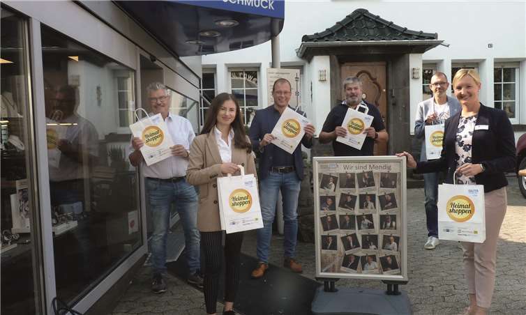 V.r.: Kristina Kutting (Regional-Beraterin IHK Koblenz), Ulrich Rawert, Achim Grün (1. Beigeordneter der Stadt), VG-Bürgermeister Jörg Lempertz, IHK-Teamassistentin Dana Kasto und Stadtbürgermeister Hans Peter Ammel.