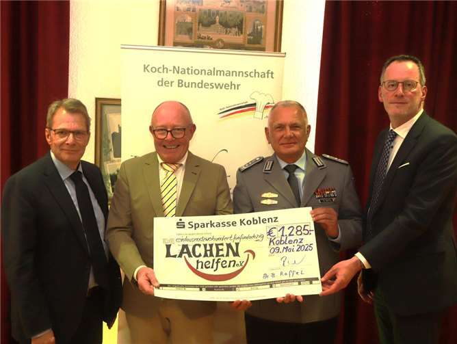 V.re. Innenminister Michael Ebling, Oberstarzt Dr. Bernhard Raffel, Hautmann a.D. Peter Olf, Vereinsvorsitzender Generalleutnant a.D. Jürgen Knappe. Fotos: Casino FSK, Peter Riege/ Sebastian Waluga