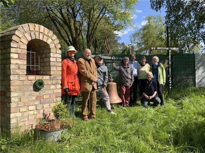V.re. Veronika Raß, Pastoralreferentin im pastoralen Raum Cochem-Zell - Ingo Köhler, Prädikant Evang. Kirchengemeinde Cochem - Gudrun Bonk, IPPNW - Werner Schwarz, AFG Trier - Thomas Gerhards, pax christi e.V. Bistum Trier, Neef - Ursula Bremm-Gerhards, Neef - Almut Breit, Trier-Ehrang - Gertrud Casel, Trier-Ehrang. Foto: Pastoraler Raum Cochem-Zell