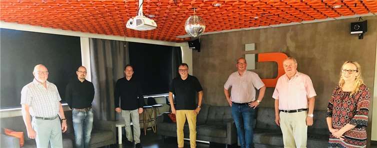 V.r.n.l.: Christine Kersten, Bernhard Wiemer, Bürgermeisterkandidat Sascha Schoblocher, Alf Ruppert, Sebastian Brauneck, Richard Rohleder, Joachim Boos. Foto: privat