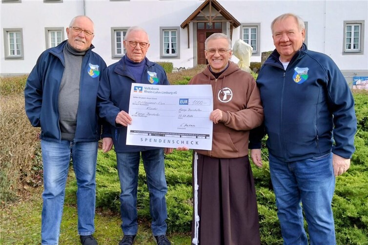 V.r.n.l. Hans-Georg Schwamb (Vorsitzender MK Lahnstein), Pater Eryk (Kloster Kamp-Bornhofen), Gerd Salzig und Wolfgang Breitenbach (alle MK und Shanty-Chor Lahnstein).