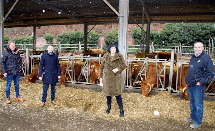 V.r.n.l. Michael Ullenbruch informiert die CDU-Landtagskandidatin Anette Moesta, Felix Dötsch und Jörg Lempertz über die ökologische Landwirtschaft auf dem Klostergut Maria Laach. Foto: CDU-Kreisverband Mayen-Koblenz