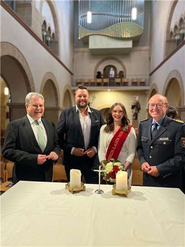 V.r.n.l.: Schirmherr Inspekteur der Polizei Friedel Durben, Rhein-Lahn-Nixe Sarah I., Oberbürgermeister Lennart Siefert, Prof. Dr. Ralf Geis (Vorsitzender des Förderkreises).Fotos: Johannes Blatt/Förderkreis Johanniskirche Lahnstein e.V.