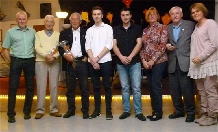 V.r.n.l. Sylvia Faßbender, Helmut Manz, Beate Manz, Jan Strohe, Florian Litz in Vertretung seines Vaters Jörg, Günter Schäfer, Werner Litz sowie der erste Vorsitzende Reiner Bermel.Privat