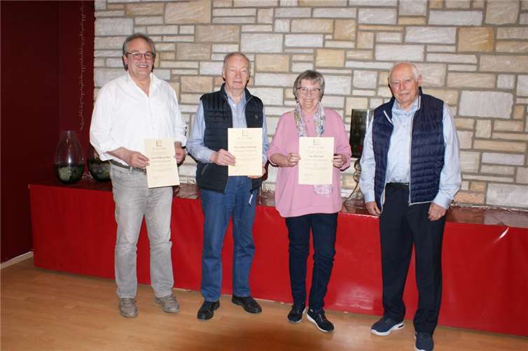 V.r.n.l.: Vizepräsident des BSV Rlp Manfred Göron und Vorstand des SSC-09: Elke Zeiler, Helmut Schäuble und Wolfgang Zeiler.Foto: privat