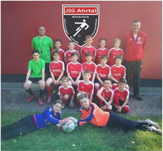 V.r.(unten): Jan H., Benedikt B. Reihe zwei: Tim Heber, David L., Moritz H., Thill K. Reihe drei: Neal F., Felix P., Milo M., Rio F., Moritz W., Bjarne B. Reihe vier: Dieter H., Paul P., Paul B., Florian H., Phillipp C., Finn S., Björn B. Privat