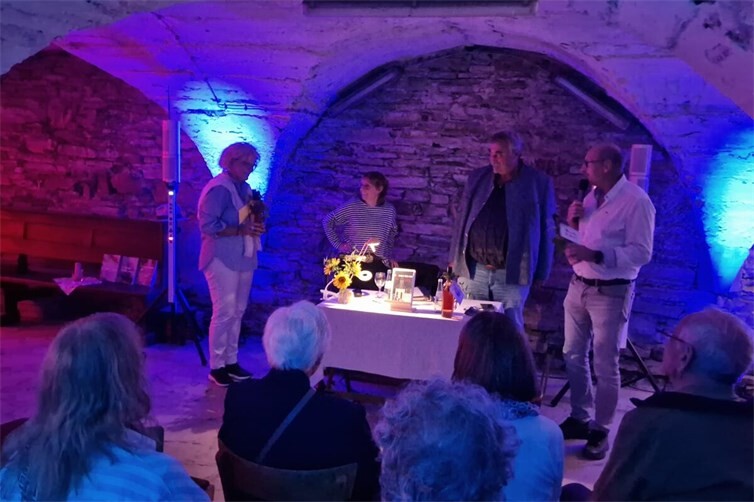 W. Münz bedankte sich bei Herrn M, Schauspielerin J. Prochnow und den Musikern
