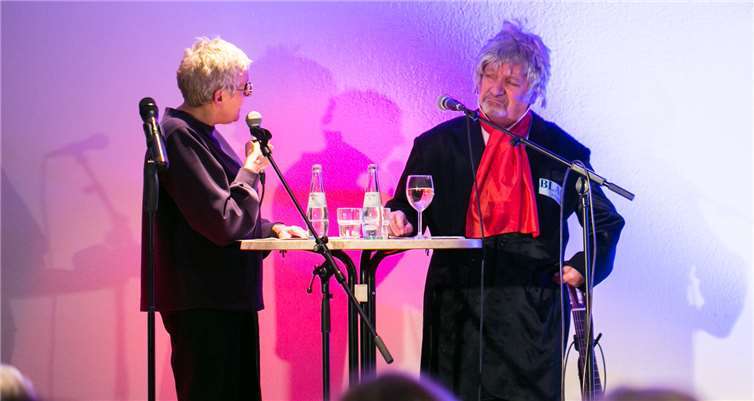 WDR-Sprecherin Regina Münch und Ludwig van Beethoven alias Karl Hempel im Gespräch.Foto: Judith Mengel