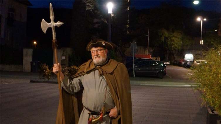 Wächter Peter Rott führt die Besucher zu besonderen Orten.Foto: privat
