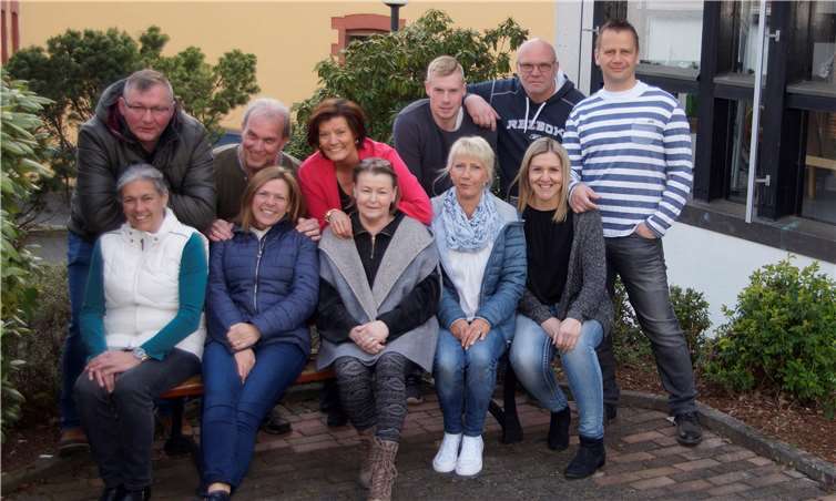 Wählergruppe Fahrenkrug: (v.l., hinten) Ralf Körber, Holger Fahrenkrug, Michaela Hücking, Hendrik Steiner, Dr. Thomas Deinet, Thomas Brendler, (vorne) Ilse Hauke, Helga Kronimus, Ute Reuße, Silvia Hyll, Christina Brendler. Es fehlen Kevin Fahrenkrug, Christian Paulus, Heribert Eckhard Voigtländer und Johann Haag. Foto: privat