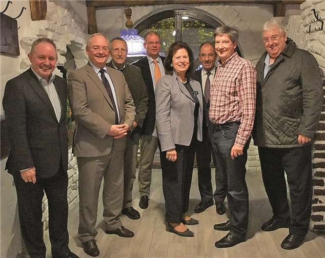 Wählten auf der Mitgliederversammlung den neuen Vorstand des MIT-Kreisverbands Rhein-Sieg Linksrheinisch (v.r.): Norbert Nettekoven, Stefan Lütke, Ludwig Radermacher, Ilka von Boeselager (MdL), Johannes Maruschzik, Winfried Fischer, Hartmut Beckschäfer und Fred Bongartz.privat