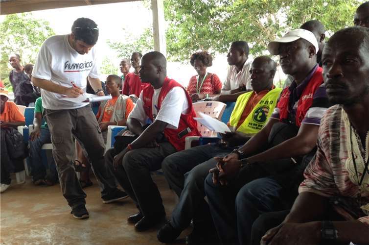 Während der Ebola-Epidemie ist viel Organisationsarbeit zu leisten.