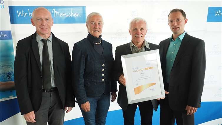 Während der Ehrung durch SBR-Präsidentin Monika Sauer. Foto: Sportbund-Rheinland