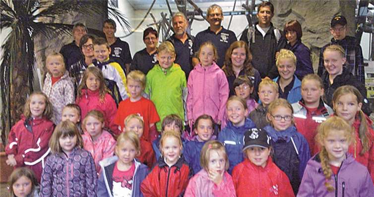 Während der Führung erfuhren die Kinder Interessantes über die Tiere des Zoos.  privat