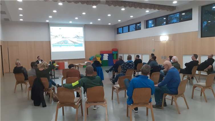 Während der Informationsveranstaltung. Quelle: Ortsgemeinde Macken