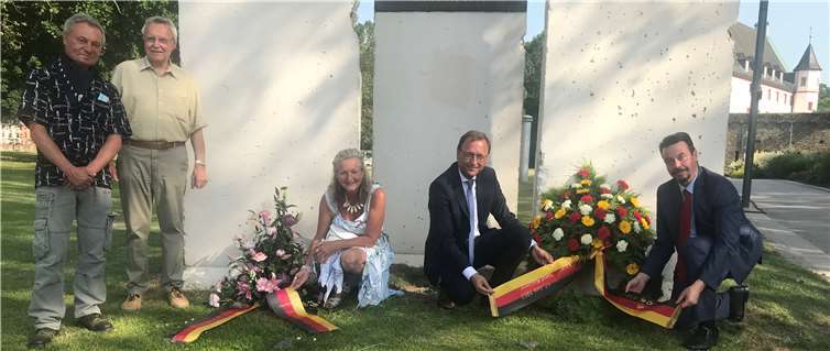 Während der Kranzniederlegung an den Original-Teilen der Berliner Mauer unweit des Deutschen Ecks in Gedenken an die Opfer des Aufstands vom 17. Juni 1953.Foto: privat