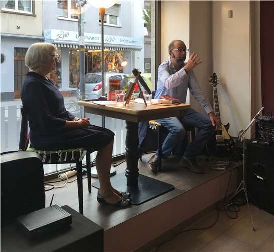 Während der Lesung wurde Weinbörner von seiner Ehefrau Anne Labus unterstützt.Foto: privat