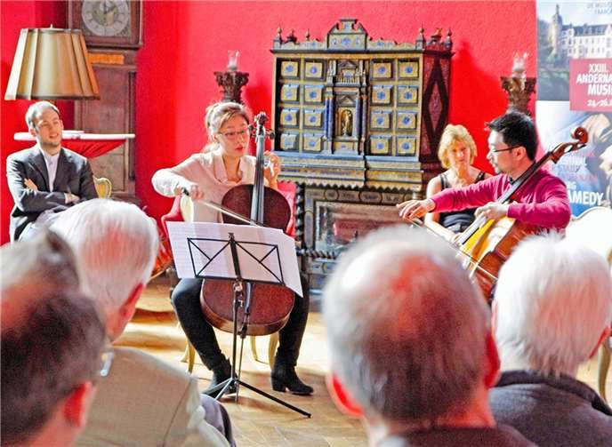 Während der Pressekonferenz gab es bereits musikalische Kostproben: Ausschließlich französische Kammermusikkompositionen werden vom 24. bis zum 26. Mai auf Burg Namedy zu hören sein.