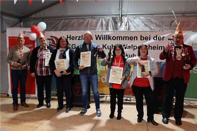 Während der Sessionseröffnung konnten die Verantwortlichen der KG „Bunte Kuh“ Walporzheim vereinsinterne Ehrungen vornehmen, die in den letzten zwei Jahren nicht durchgeführt werden konnten.  Foto: privat