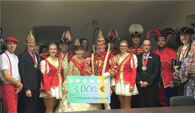 Während der Spendenübergabe an Prinz und Confluentia.privat