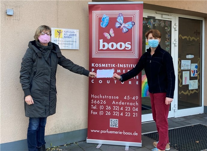 Während der Spendenübergabe an die Leiterin der KITA Maria Himmelfahrt.Foto: privat