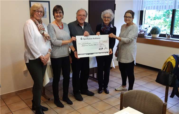 Während der Spendenübergabe.Foto: Verein Koblenzer Gästeführer e.V.