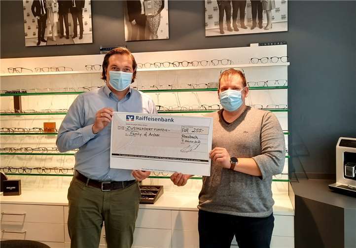 Während der Spendenübergabe.Foto: privat