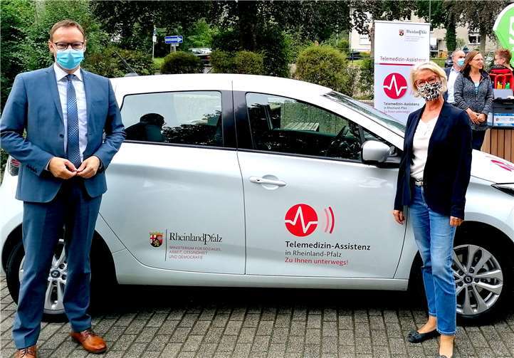 Während der TMA-Auftaktveranstaltung für die Region Daun am: Im Vordergrund Dr. Alexander Wilhelm und Vize-Landtagspräsidentin Astrid Schmitt, MdL.Quelle: Büro von Dr. Alexander Wilhelm (SPD)