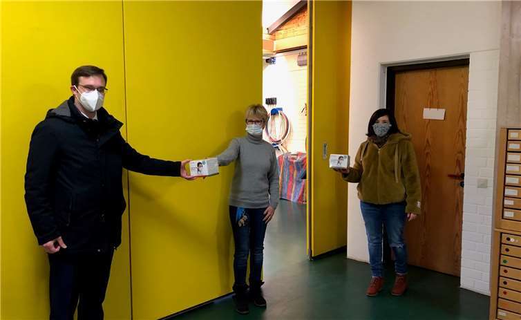 Während der Übergabe der FFP2 Masken.Foto: privat