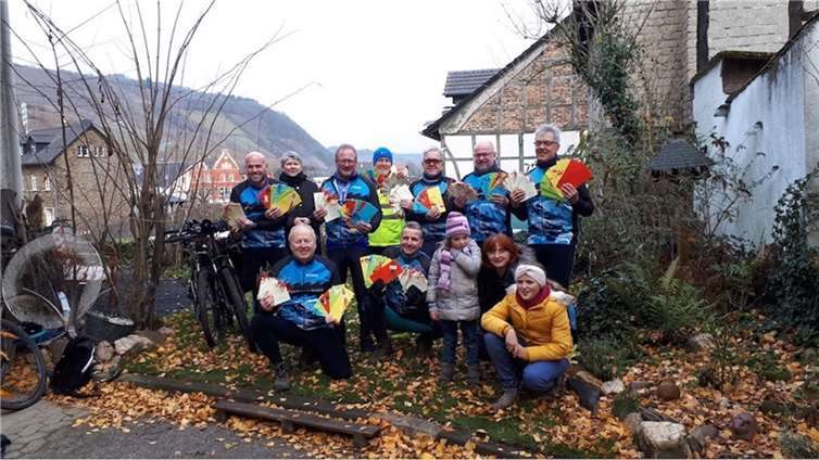 Während der Übergabe der Gutscheine.Foto: privat