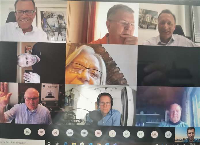 Während der Videokonferenz mit den Hoteliers und Gastronomen.Quelle: Büro von Josef Oster