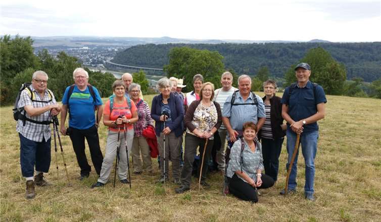 Während der Wanderung hatten die Teilnehmenden einen herrlichen Blick auf den Rhein und die Bäckerjungenstadt Andernach. Eifelverein Kesselinger Tal