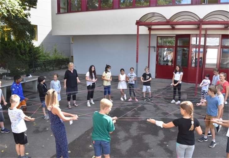 Während der ersten Schulwoche werden nun die Einführungstage durchgeführt, um beispielsweise bei einer Schulrallye die neue Schule und einander besser kennenzulernen.