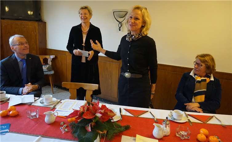Während des Adventsfrühstücks: v.li. Oliver Krauss MdL, Martina Unger, Monika Grünewald und Karin Staab - Beisitzerin im Vorstand der Frauenunion Swisttal.privat