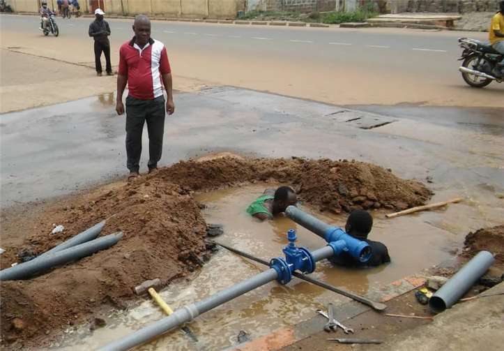 Wasserleitungen für Togo Während des Baus der Wasserleitungen.