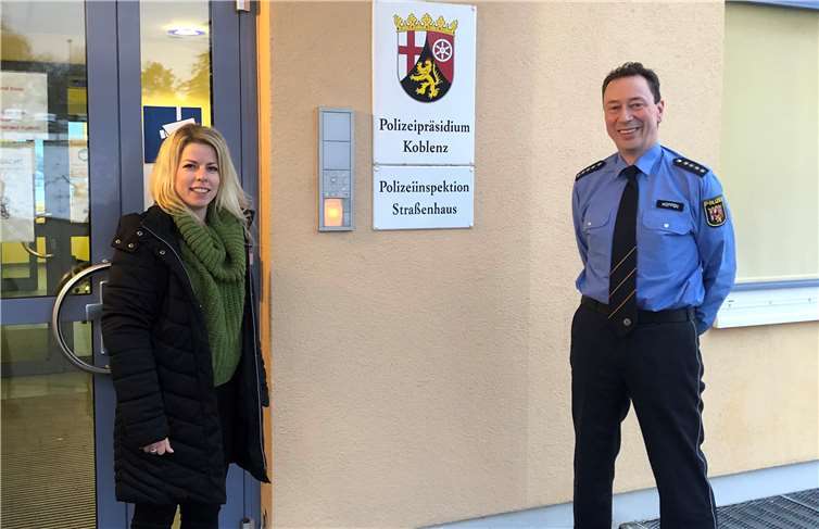 Während des Besuches der PI Straßenhaus mit Hauptkommissar Ulrich Hoppen.Quellen: Büro von Lana Horstmann