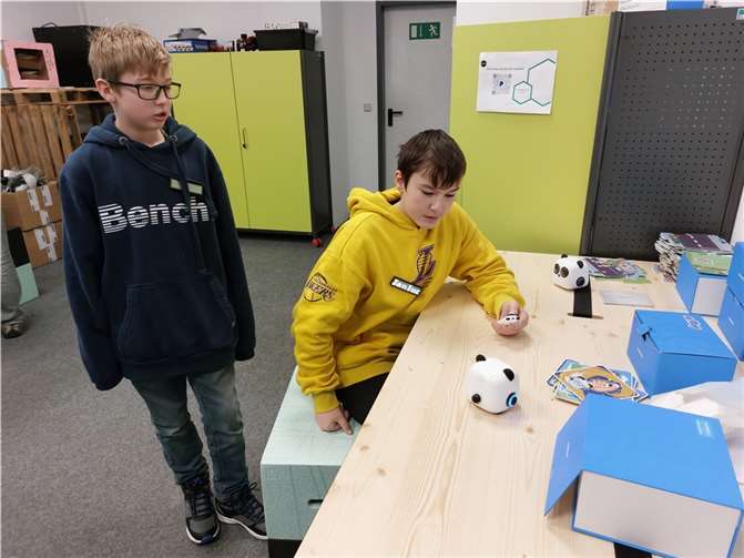 Während des Besuches im Makerspace in Bendorf. Foto: Axel Horzinek