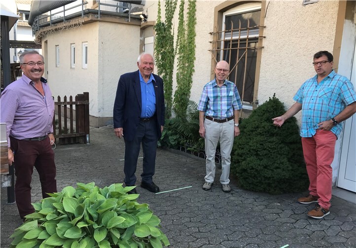 Während des Denkmaltages mit vier Krufter Ortsbürgermeistern. Foto: privat